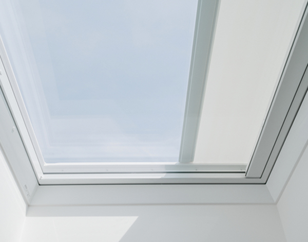 Hitzeschutz Markisette für Flachdach-Fenster